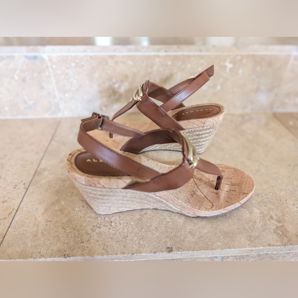 Alex Marie Burdette Thong Espadrille Wedge Sandals Capri Tan Size 7 (7M)